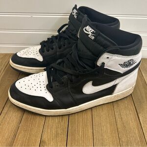 Nike Air Jordan 1 Retro High OG “Black White / Panda / Stage Haze” Men’s Size 11